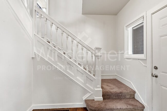 Building Photo - 914 E Indiana Ave
