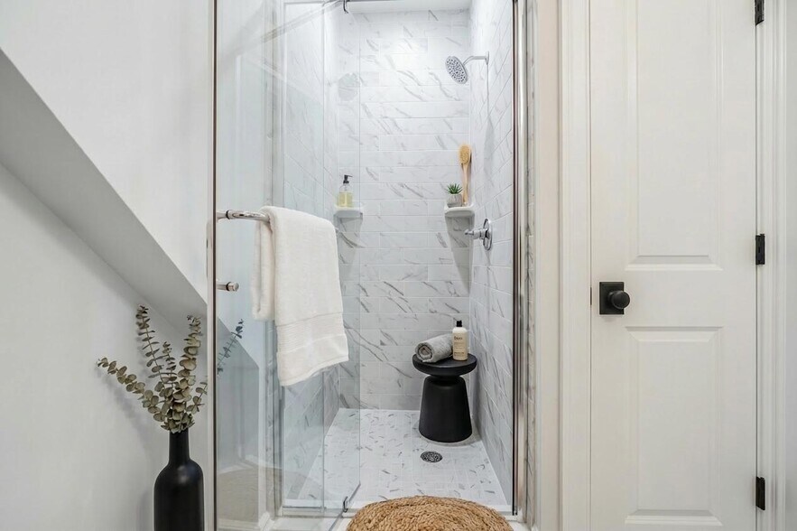 Building Photo - 104 Poplar Ave