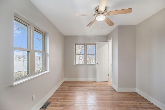 Building Photo - 4585 E Shore Dr