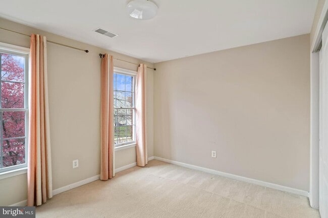 Building Photo - 43513 Lucketts Bridge Cir