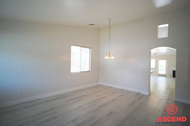 Building Photo - Lovely Home in Southwest Bakersfield!-SOLA...