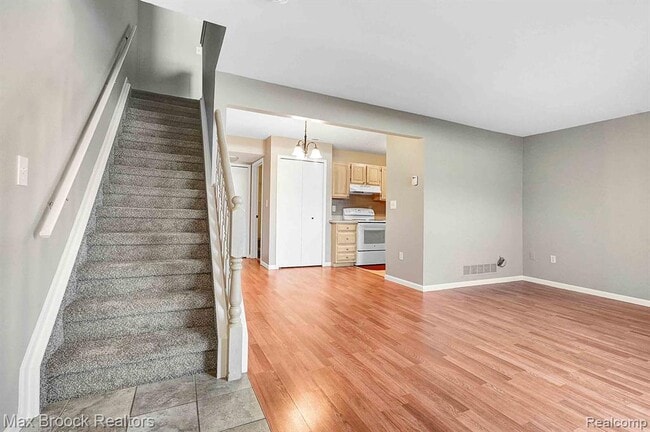 Building Photo - 50406 Bay Run S