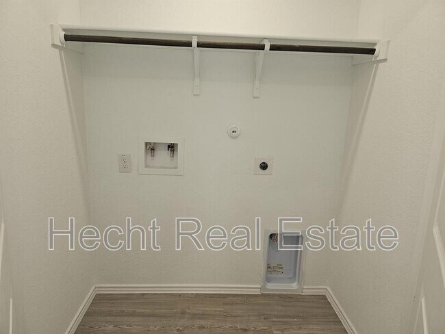 Building Photo - 1658 Lilyturf Rd