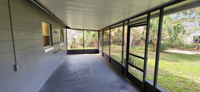 Building Photo - 3060 Avon Ln