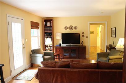 Building Photo - Gorgeous 4/3 Home with fenced yard and garage