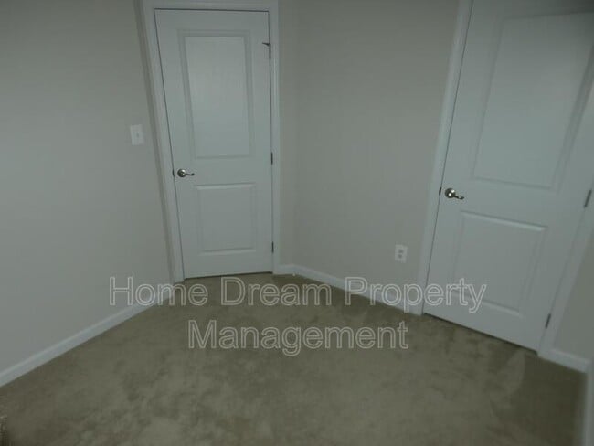 Building Photo - 6304 Crittenden Ln