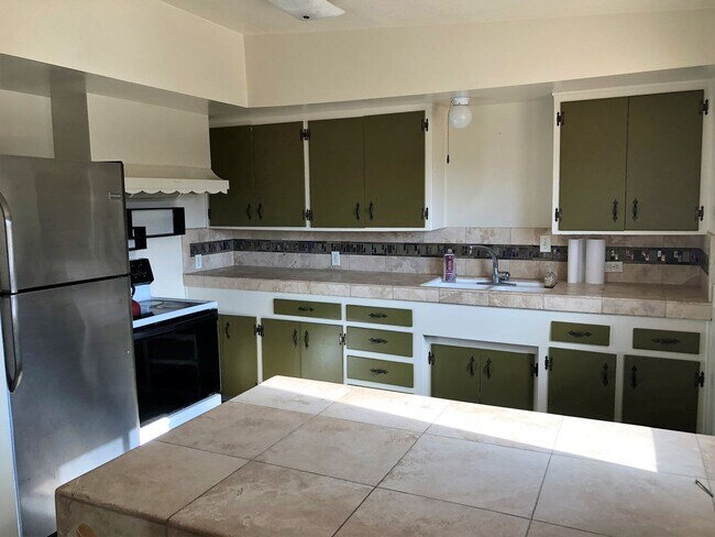 Building Photo - AVAILABLE NOW  $600 first month