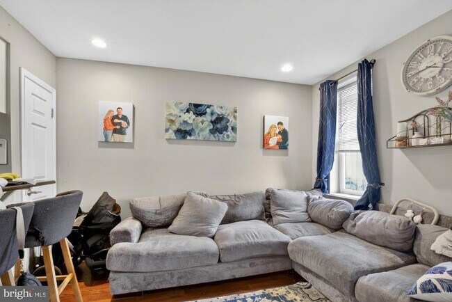 Building Photo - 1708 Catharine St