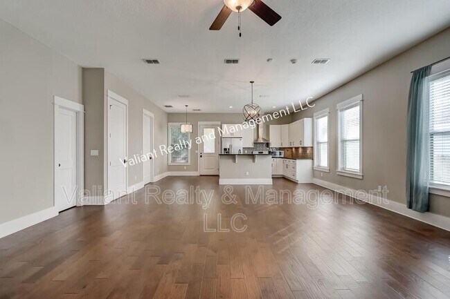 Building Photo - 1228 Willow Ct