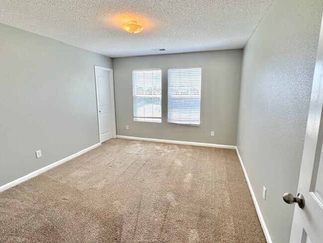 Building Photo - AddisonParkCove1718