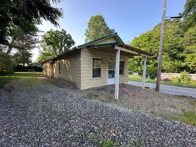Building Photo - 310 Old County Home Rd