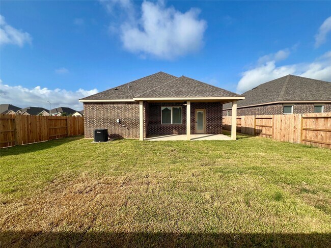 Building Photo - 3033 Sorrento Hl Dr