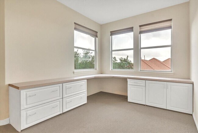 Building Photo - 5913 Mountain Villa Dr