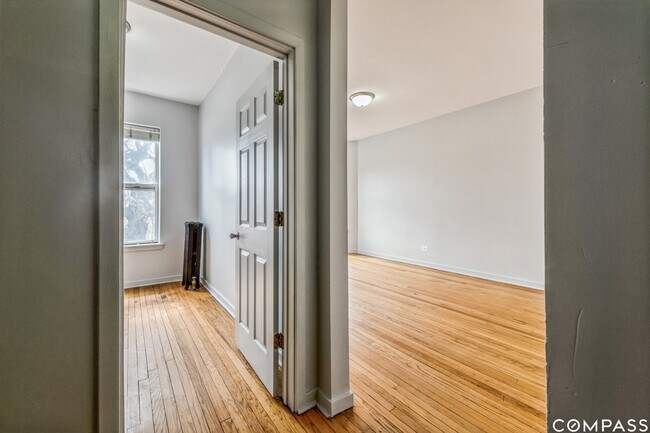 Building Photo - 310 N Kedzie Ave