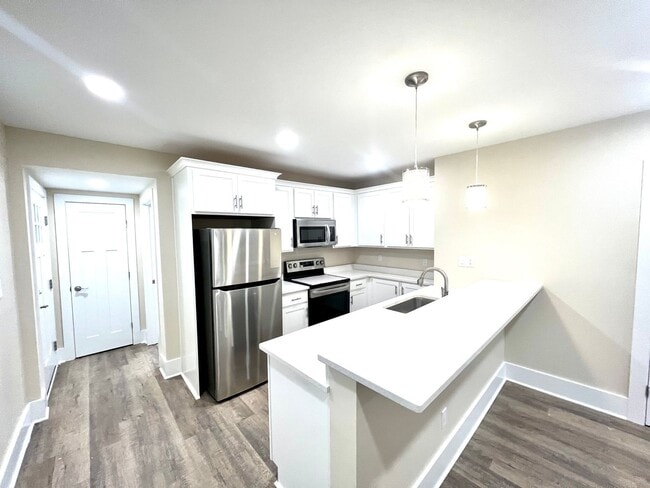 Building Photo - 933 - 320/322 Boggs Avenue