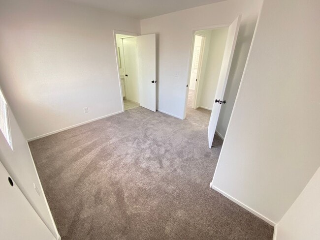 Building Photo - Charming 3 Bed/3Bath Townhome nestled in t...