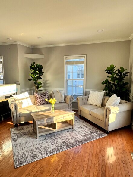 Building Photo - 2552 Sandbourne Ln