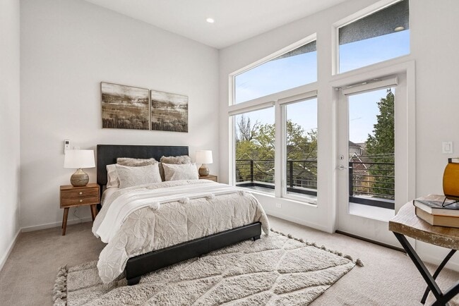 Building Photo - Judkin Parks Townhome