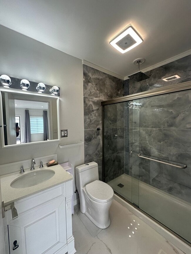 Building Photo - 1427 E 76th St