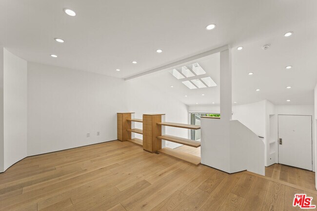 Building Photo - 13336 Maxella Ave