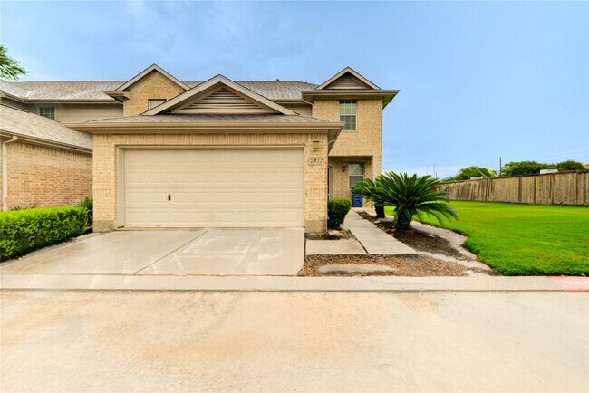 Primary Photo - 2931 Meadowglen Cove