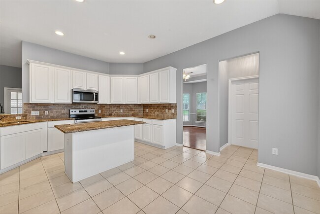 Building Photo - 23719 River Pl Dr