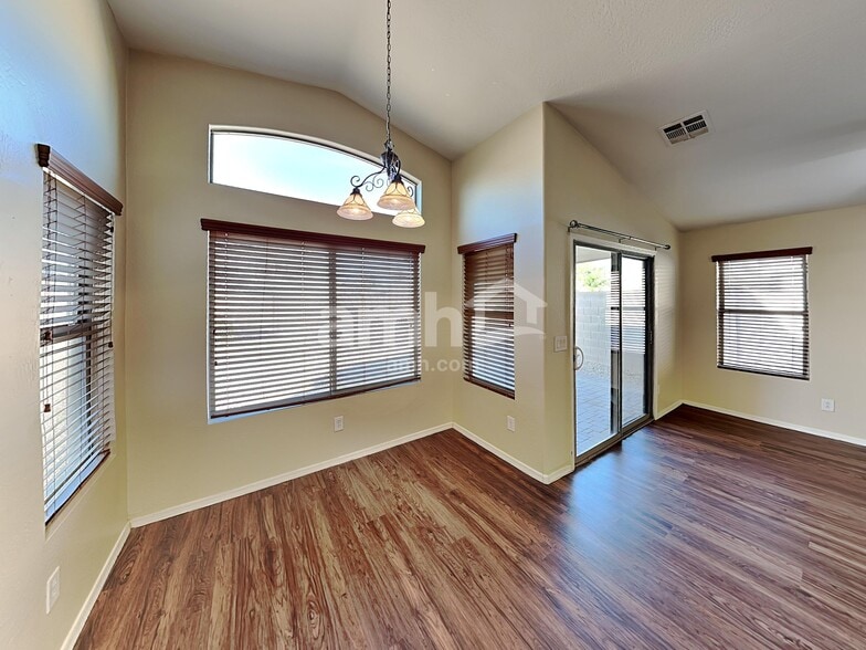 Building Photo - 2472 W Cool Water Way