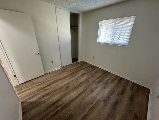 Building Photo - Nice and comfortable home