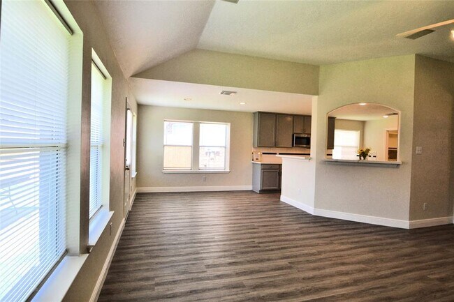 Building Photo - 12118 Green Trails Dr