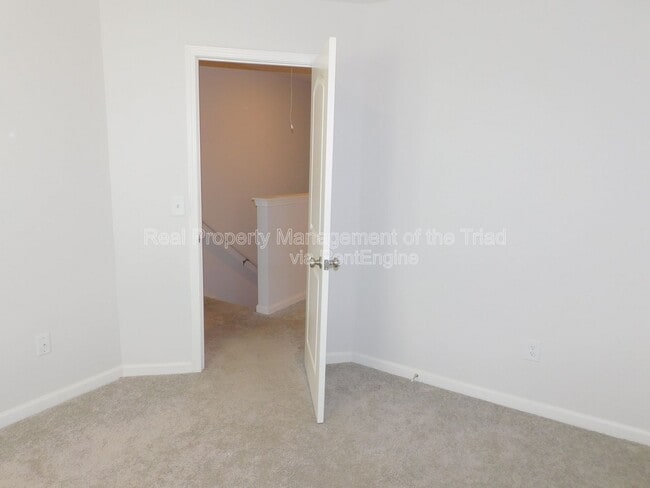 Building Photo - 604 Quail Ln