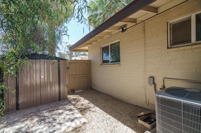 Building Photo - 7802 E Heatherbrae Ave