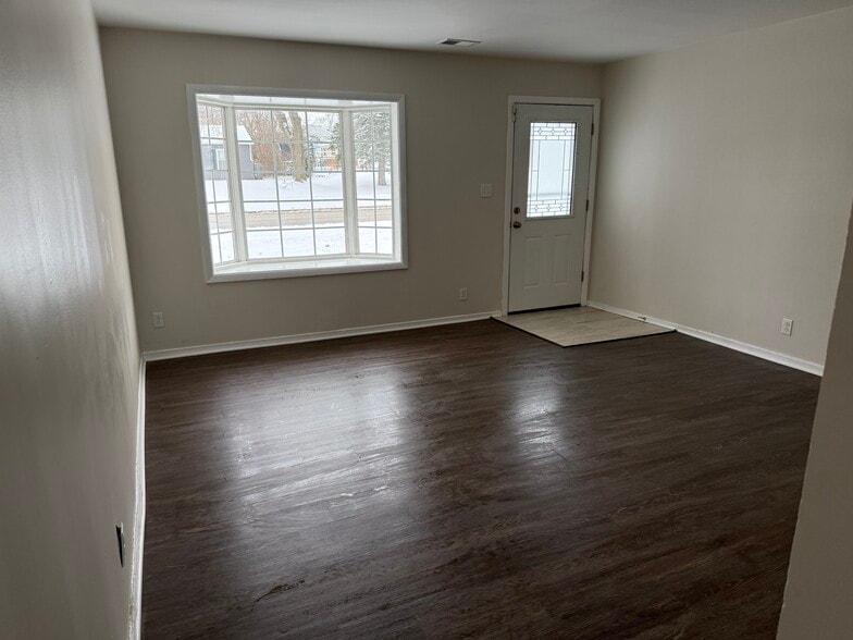 Building Photo - 3 S Victoria Ln