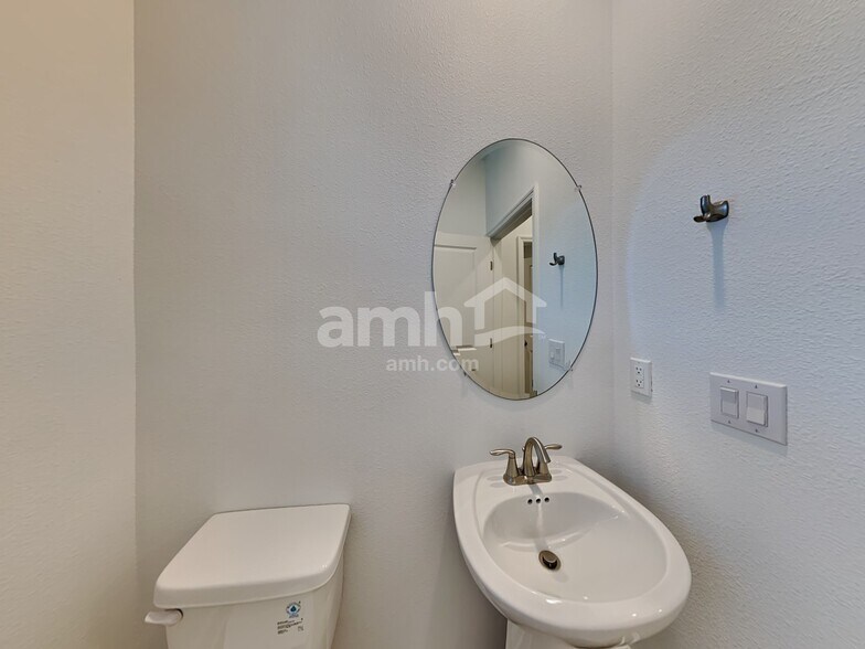 Building Photo - 37854 Dusty Saddle Ln