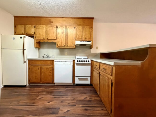 Building Photo - 1442 Riverview Rd