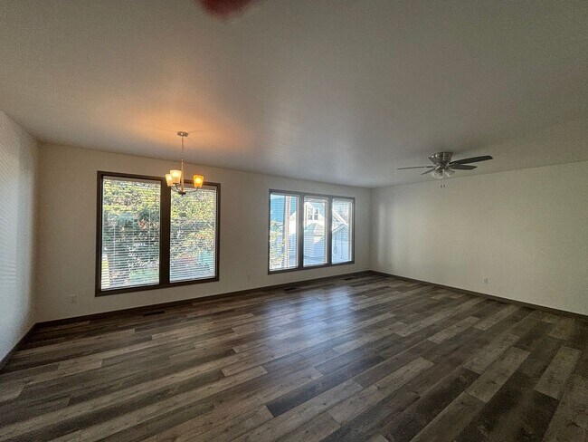 Building Photo - Remodeled Midtown Apartment (APP#244)