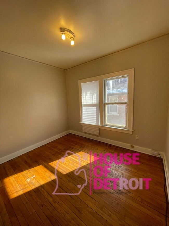 Building Photo - 14551 Mettetal St
