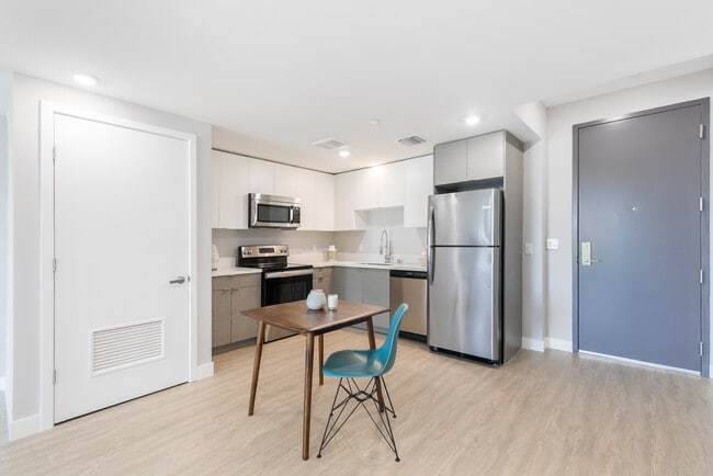 Building Photo - Reno Place