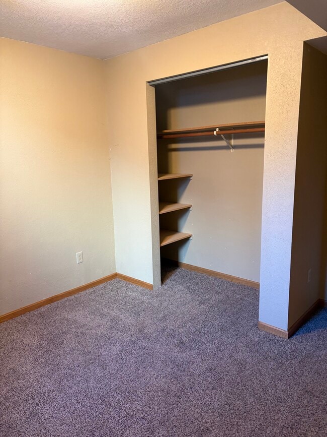 Building Photo - 1018 N Benton Dr