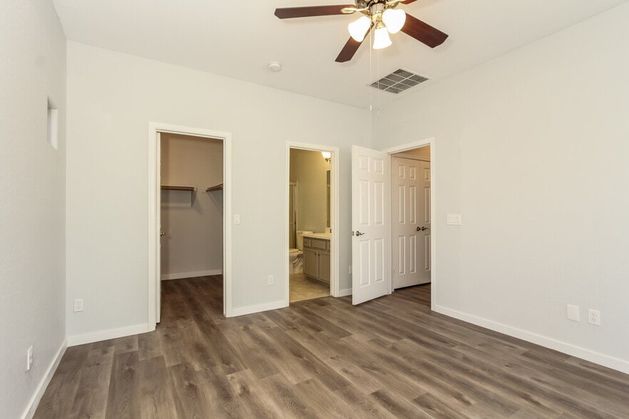 Building Photo - 44080 W McCord Dr