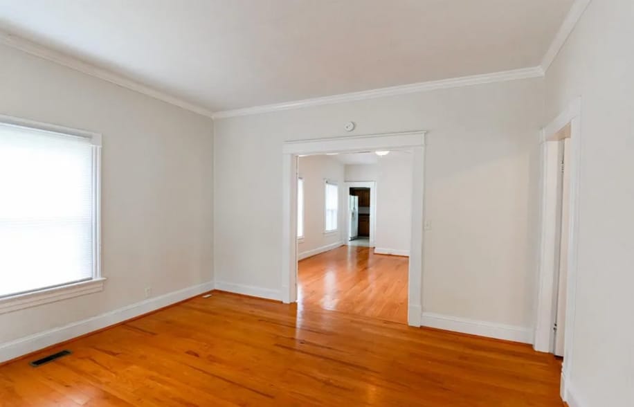 Charming Fort Hill Bungalow! Main level living conveniently located near University of Lynchburg, Li - 1104 Tolleys Ln