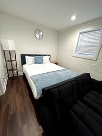 Building Photo - 107 David St