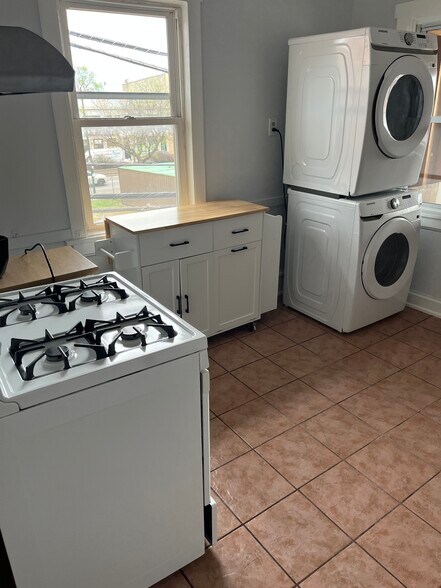 Building Photo - 2415 W Arthington St