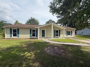 Building Photo - 3 bedroom, 2 bath House