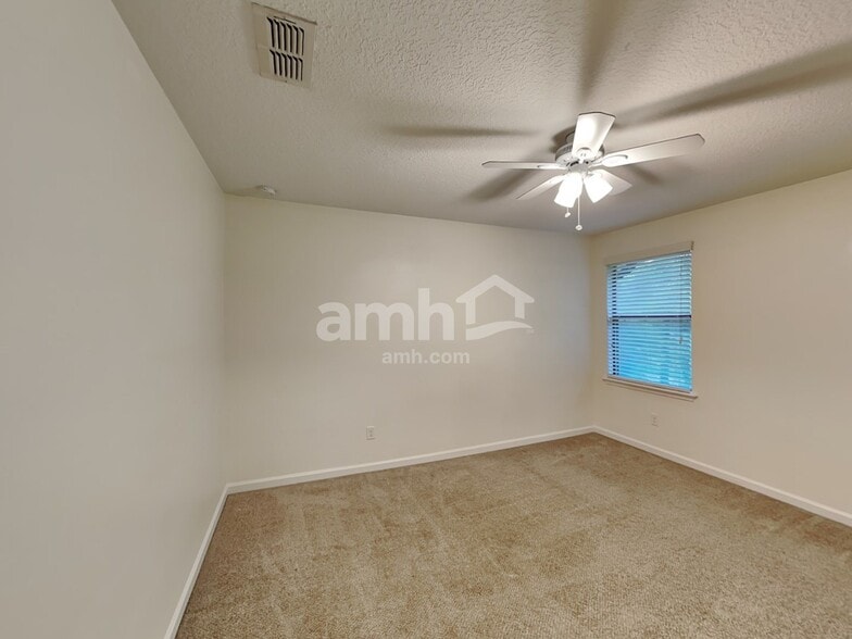 Building Photo - 235 Buck Run Way