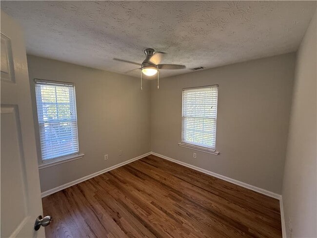 Building Photo - 27 Montgomery St SE