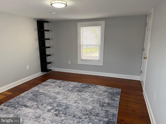 Building Photo - 9 Cedar Ave