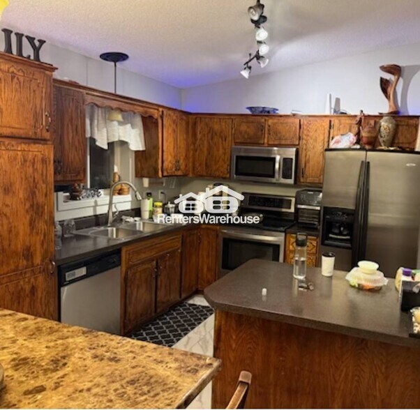 Building Photo - 9712 Hames Ct S