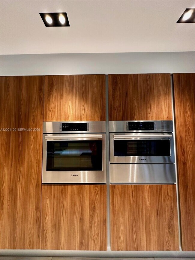 Building Photo - 223 NW 129th Ave