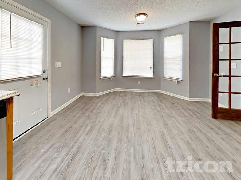 Building Photo - 120 Oakbrook Village Rd