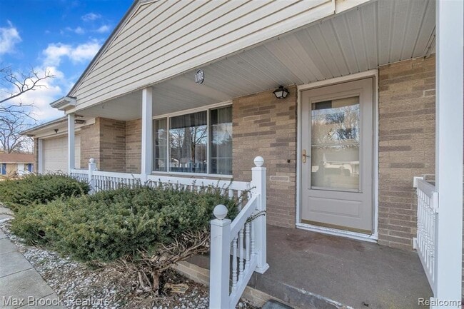 Building Photo - 1102 Davenport Dr